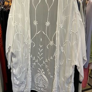 Chan Luu white embroidered kimono jacket L